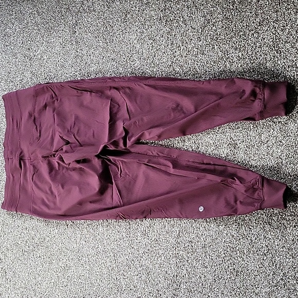 Lululemon Dance Studio Jogger Maroon Mid Rise Full Length Womens Size 8 - Picture 3 of 11